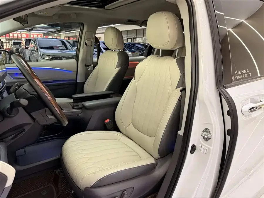 Toyota Sienna SIENNA 2023 2.5L Hybrid Comfort Edition 2023 — миниатюра 2