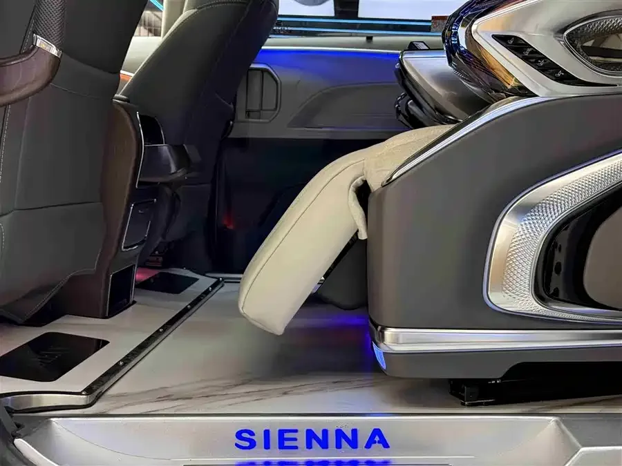 Toyota Sienna SIENNA 2023 2.5L Hybrid Comfort Edition 2023 — миниатюра 4