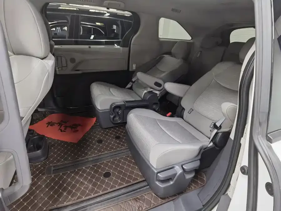 Toyota Sienna SIENNA 2024 2.5L Hybrid Comfort Edition 2025 — миниатюра 2
