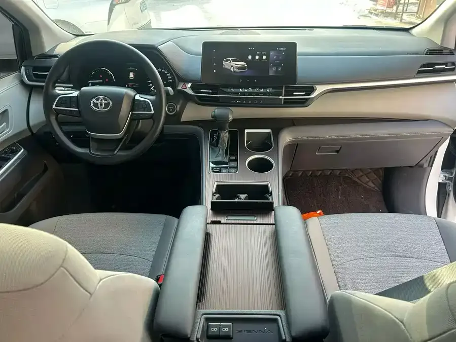 Toyota Sienna SIENNA 2024 2.5L Hybrid Comfort Edition 2025 — миниатюра 5