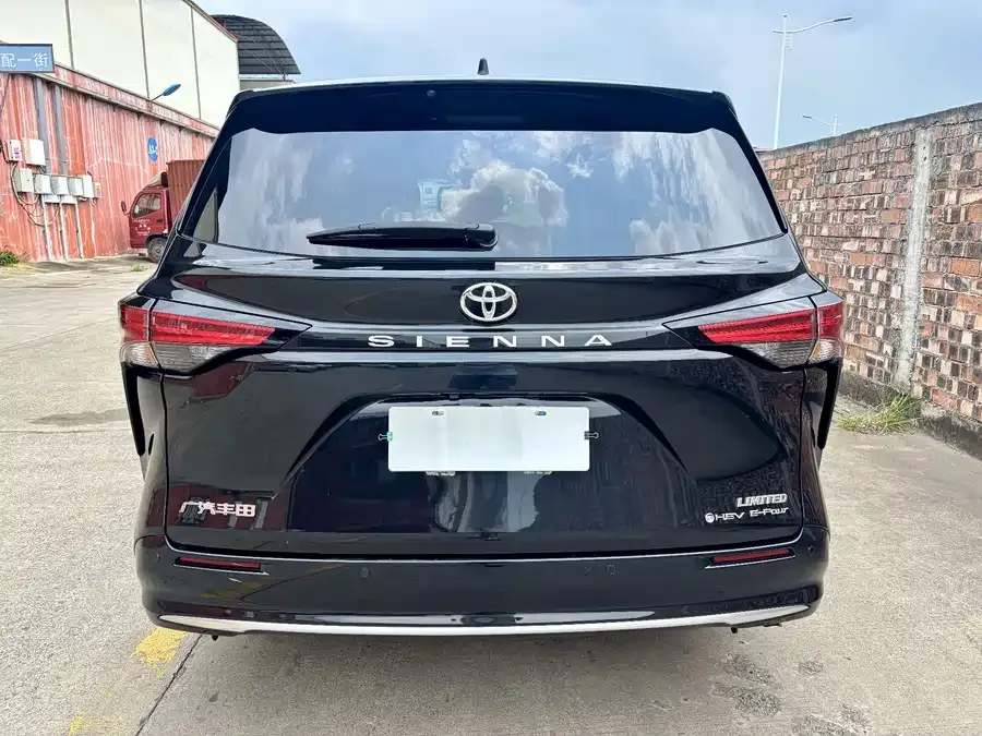 Toyota Sienna SIENNA 2024 2.5L Hybrid 4WD Premium Edition 2025 — миниатюра 5