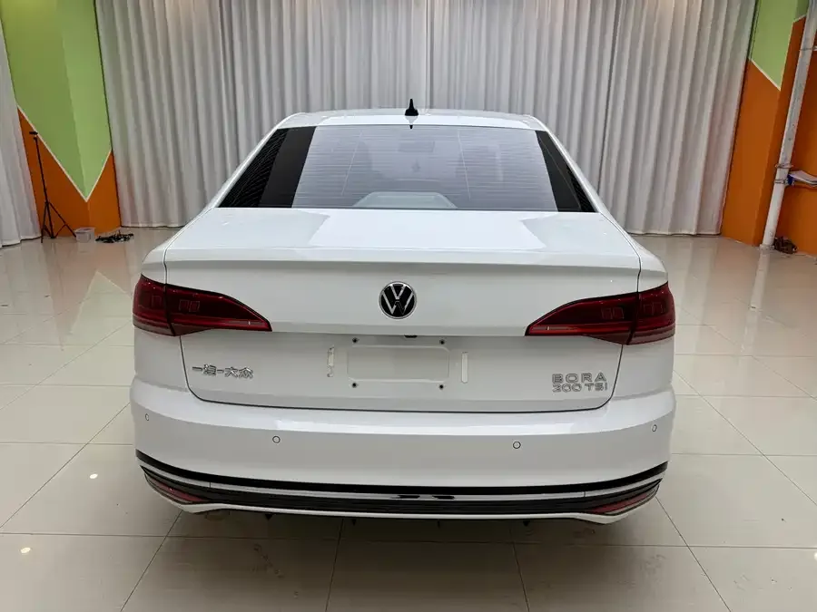 Volkswagen Bora Bora 2023 200TSI DSG Smart Edition 2022 — миниатюра 2