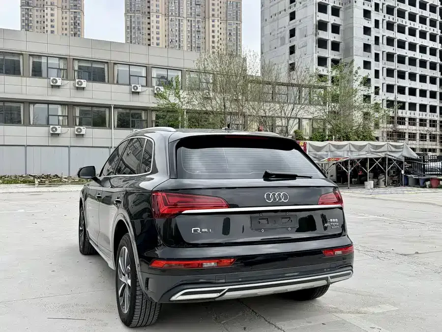 Audi Q5L 2025 45th Anniversary Edition 40 TFSI Fashion Dynamic Edition 2025 — миниатюра 3