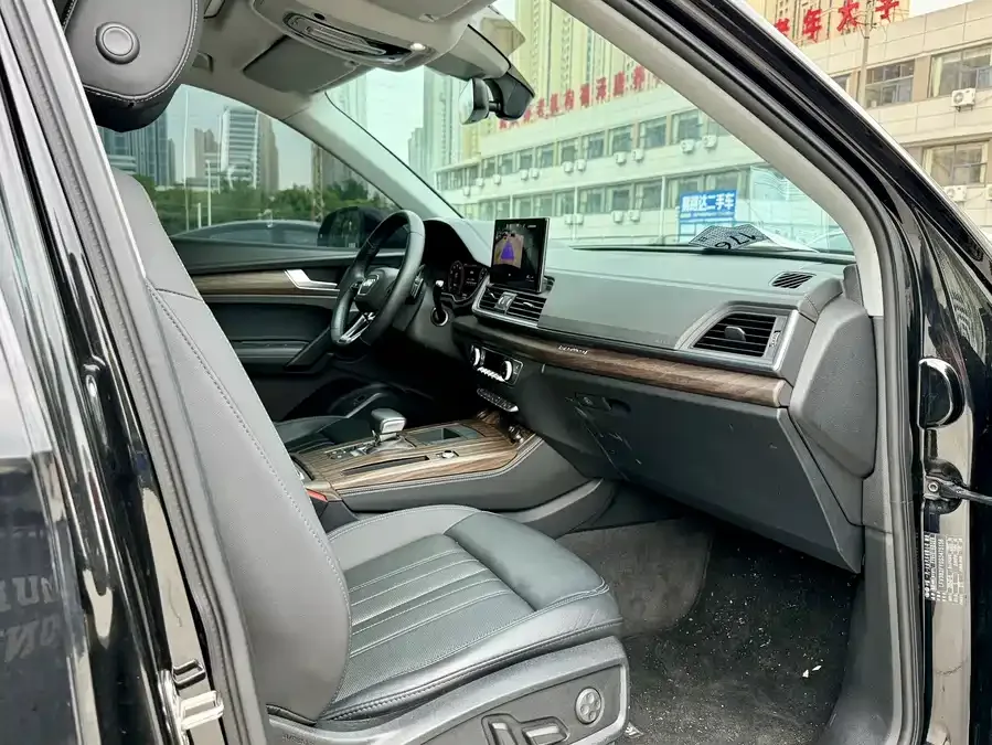 Audi Q5L 2025 45th Anniversary Edition 40 TFSI Fashion Dynamic Edition 2025 — миниатюра 4