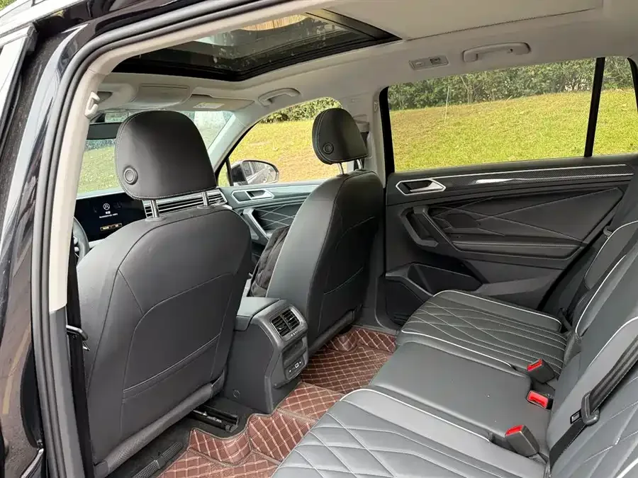 Volkswagen Tiguan L Tiguan L 2024 Outstanding Model 330TSI Automatic Two-Wheel Drive R-Line Dragon Glory Edition 2024 — миниатюра 3