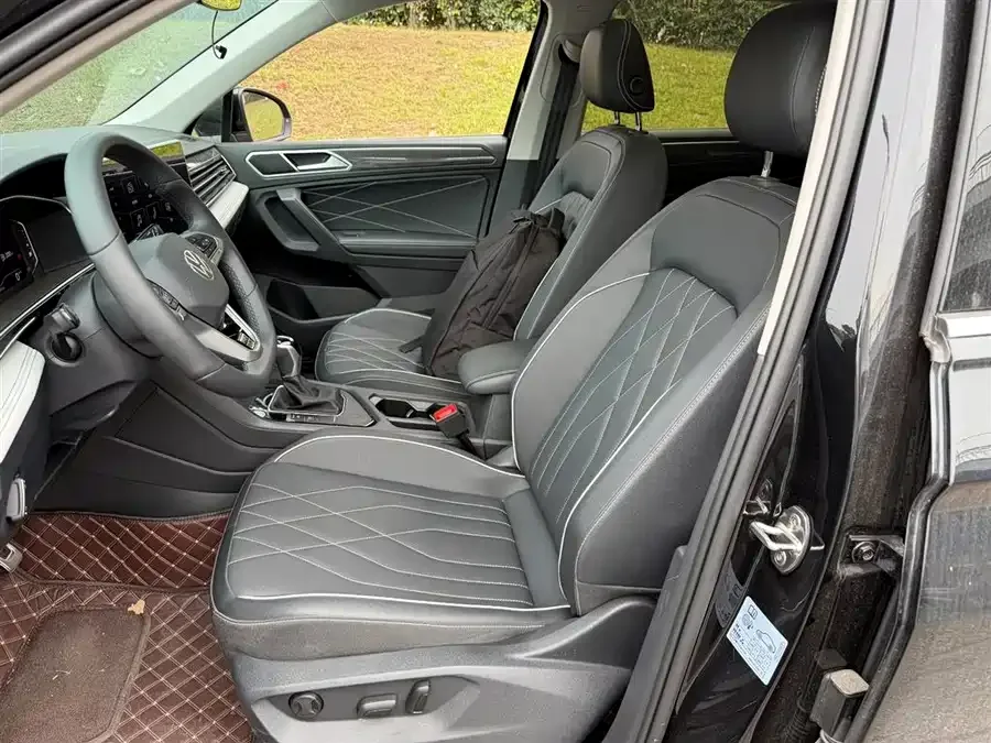 Volkswagen Tiguan L Tiguan L 2024 Outstanding Model 330TSI Automatic Two-Wheel Drive R-Line Dragon Glory Edition 2024 — миниатюра 5