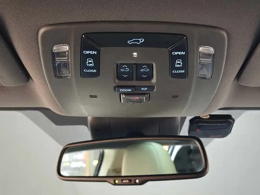 Toyota Sienna SIENNA 2021 2.5L Hybrid Premium Edition 2022 — миниатюра 5