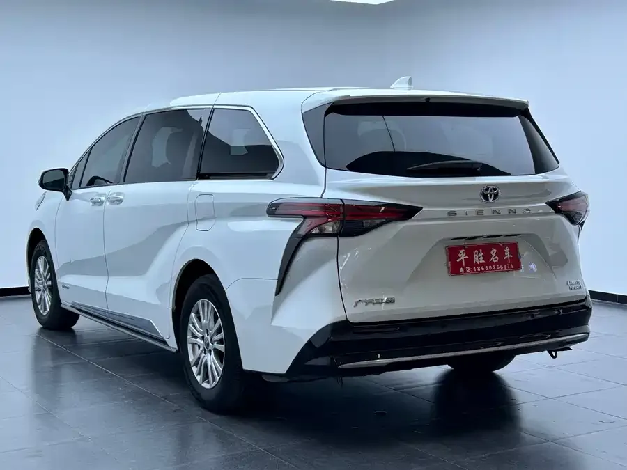 Toyota Sienna SIENNA 2021 2.5L Hybrid Premium Edition 2022 — миниатюра 2