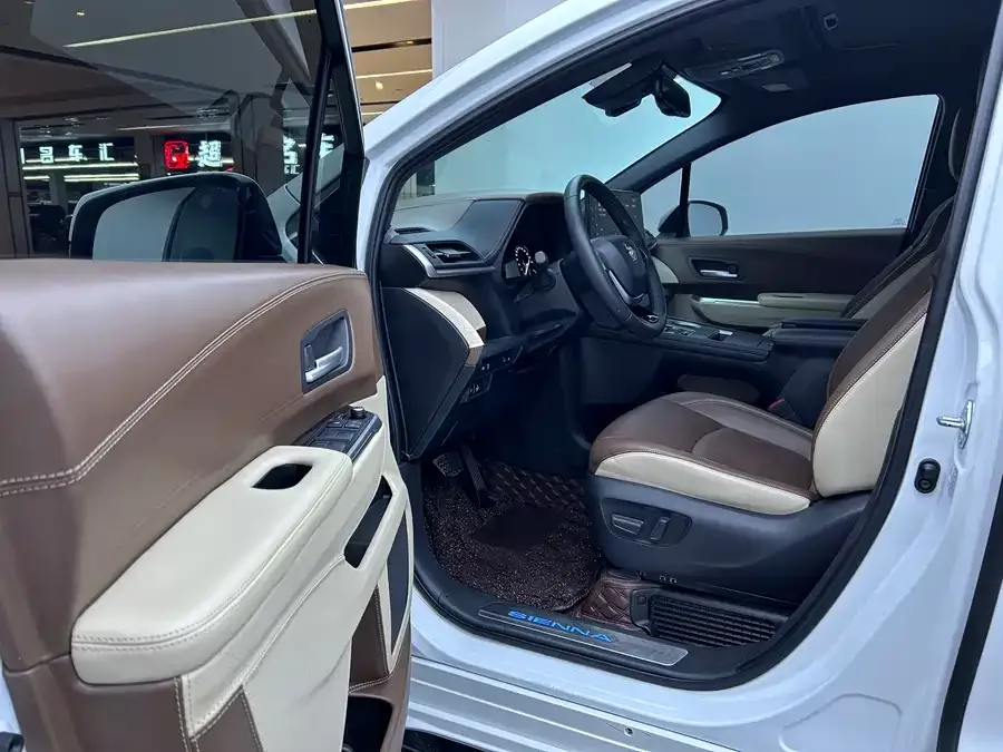 Toyota Sienna SIENNA 2021 2.5L Hybrid Premium Edition 2022 — миниатюра 3