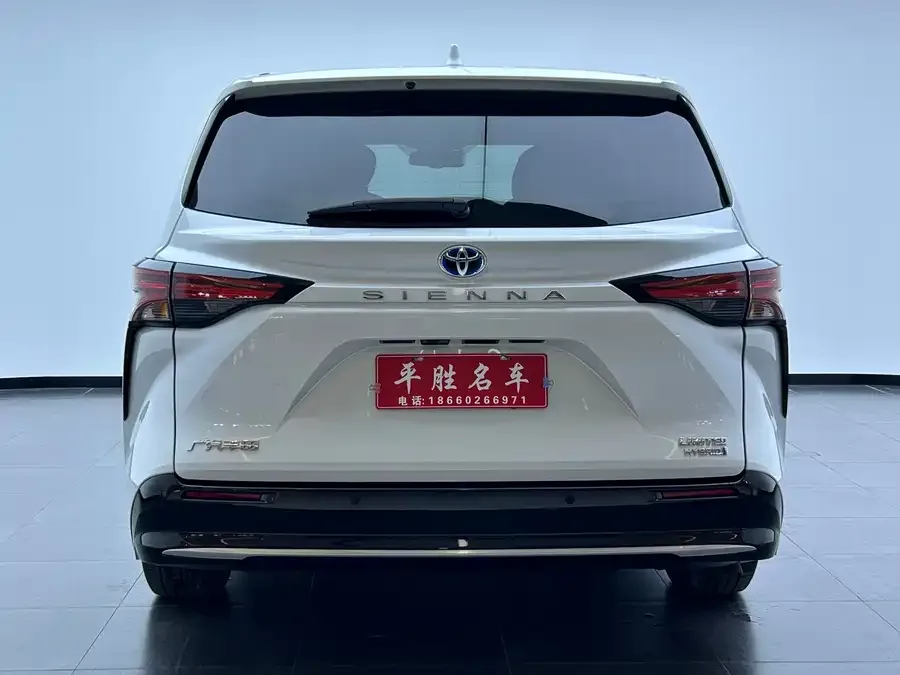 Toyota Sienna SIENNA 2021 2.5L Hybrid Premium Edition 2022 — миниатюра 4