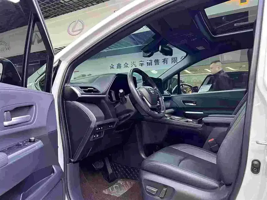 Toyota Sienna SIENNA 2023 2.5L Hybrid Premium Edition 2023 — миниатюра 4
