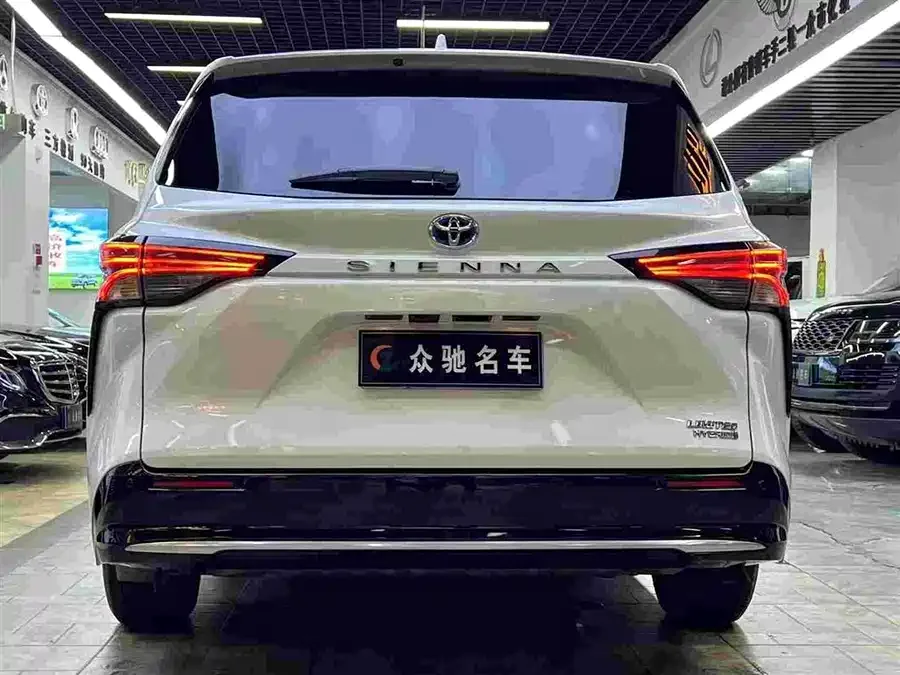 Toyota Sienna SIENNA 2023 2.5L Hybrid Premium Edition 2023 — миниатюра 5