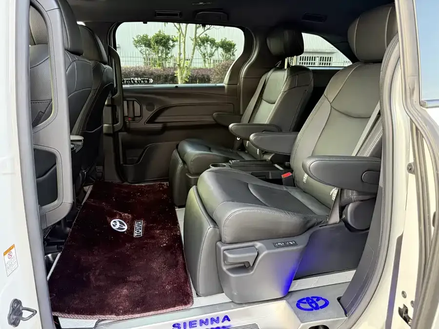 Toyota Sienna SIENNA 2023 2.5L Hybrid Premium Edition 2023 — миниатюра 3