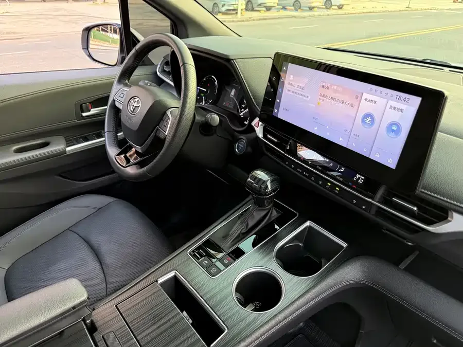 Toyota Sienna SIENNA 2023 2.5L Hybrid Premium Edition 2023 — миниатюра 5