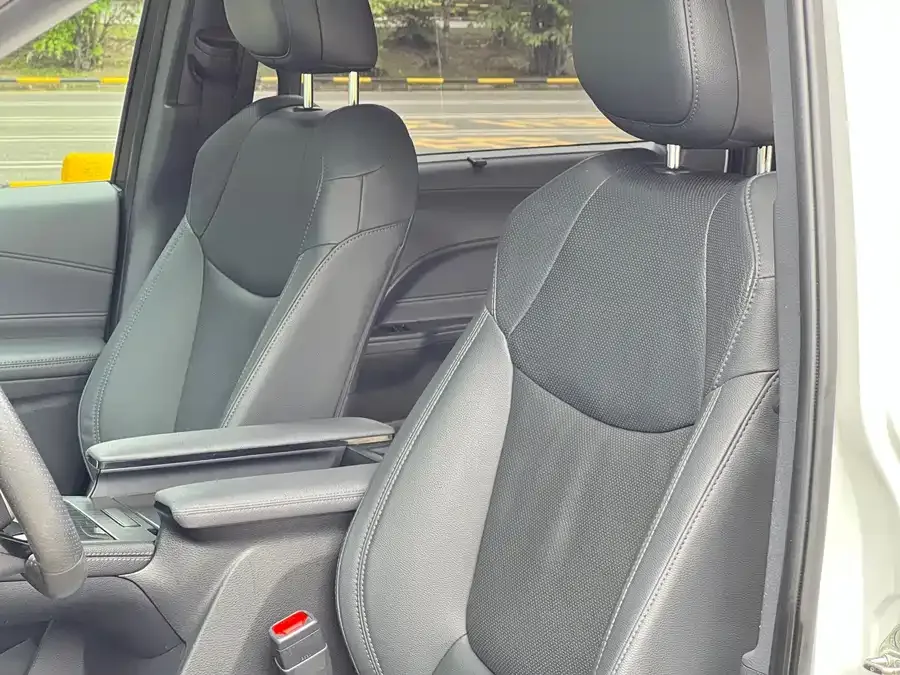 Toyota Sienna SIENNA 2021 2.5L Hybrid Supreme Edition 2022 — миниатюра 3