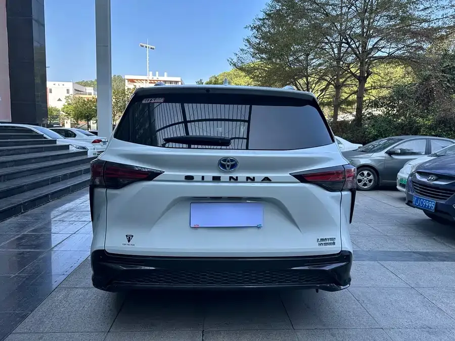 Toyota Sienna SIENNA 2021 2.5L Hybrid Premium Edition 2022 — миниатюра 5