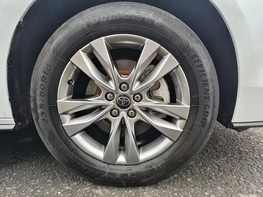Toyota Sienna SIENNA 2024 2.5L Hybrid 4WD Premium Edition 2025 — миниатюра 4