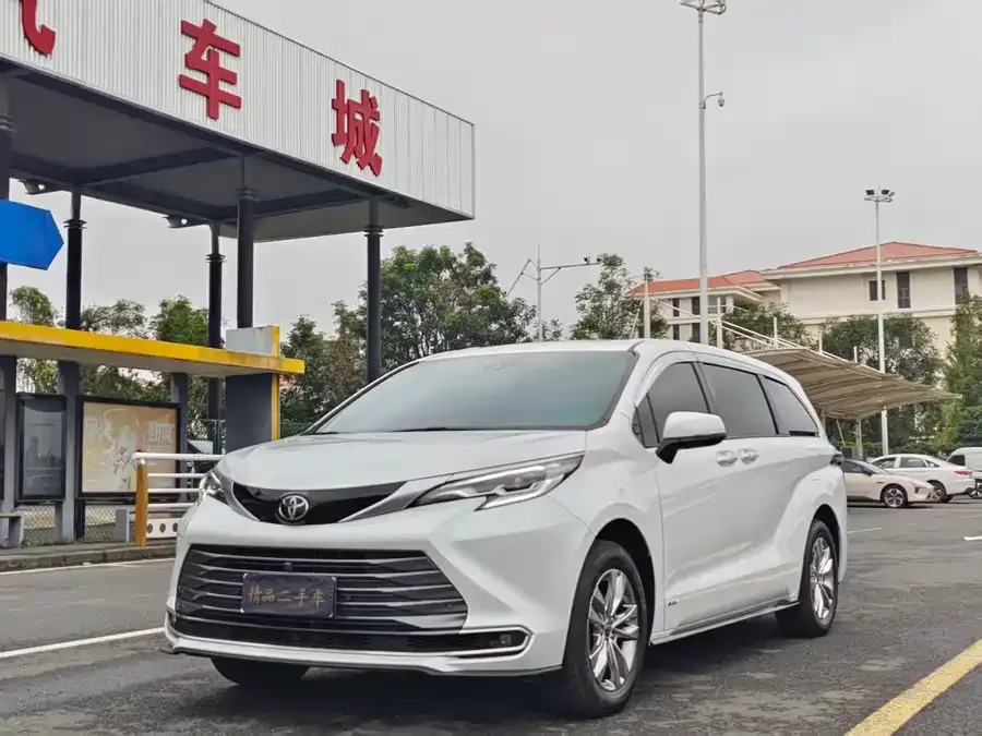 Toyota Sienna 2025