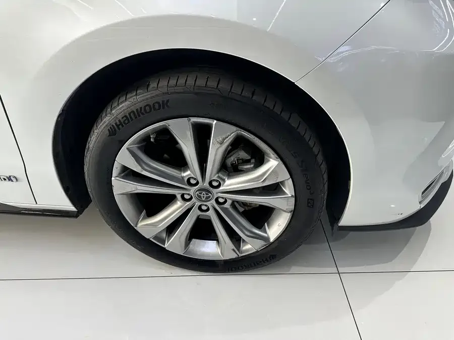 Toyota Sienna SIENNA 2023 2.5L Hybrid Premium Edition 2024 — миниатюра 2