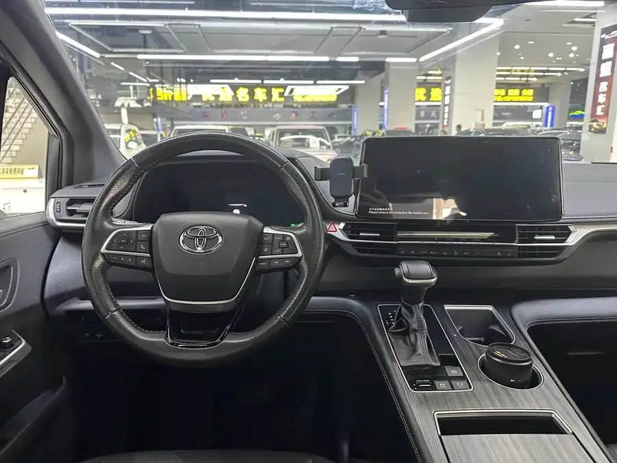 Toyota Sienna SIENNA 2023 2.5L Hybrid Premium Edition 2024 — миниатюра 5