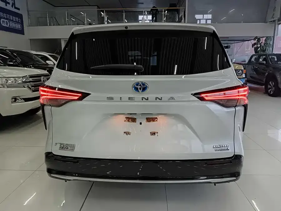 Toyota Sienna SIENNA 2023 2.5L Hybrid Premium Edition 2023 — миниатюра 2