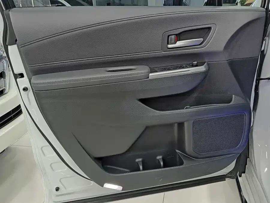 Toyota Sienna SIENNA 2023 2.5L Hybrid Premium Edition 2023 — миниатюра 3