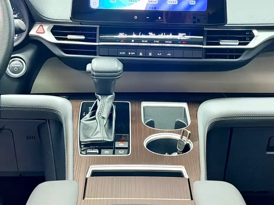 Toyota Sienna SIENNA 2024 2.5L Hybrid Comfort Edition 2024 — миниатюра 3