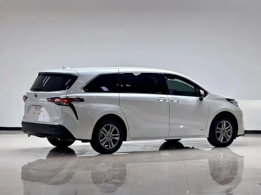 Toyota Sienna SIENNA 2024 2.5L Hybrid Comfort Edition 2024 — миниатюра 4