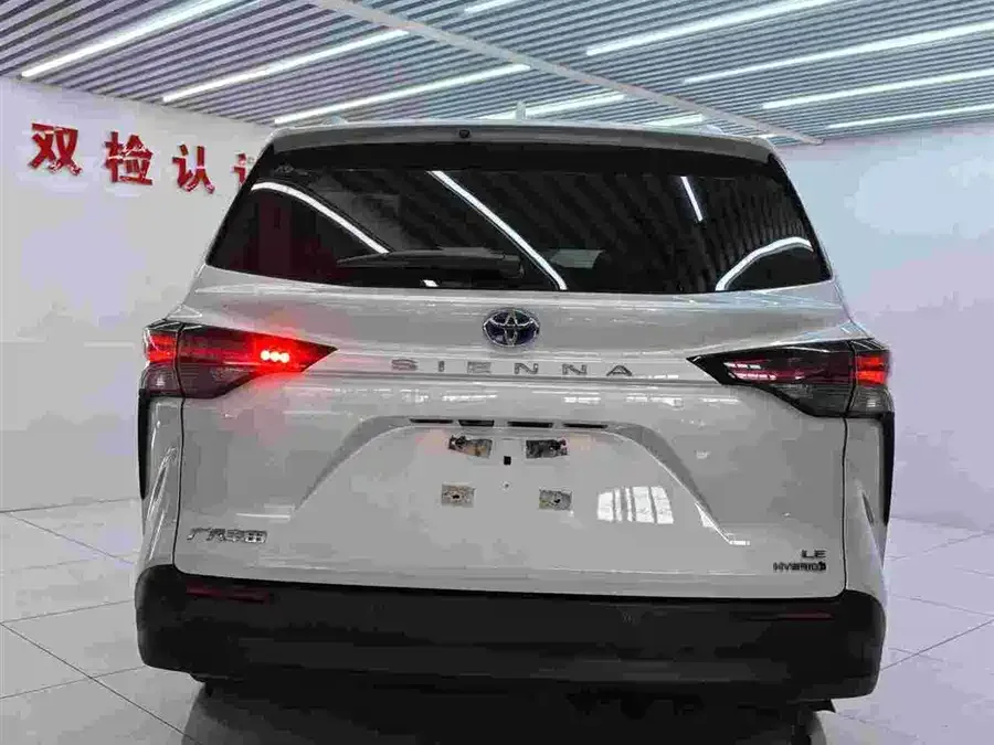 Toyota Sienna SIENNA 2021 2.5L Hybrid Comfort Edition 2022 — миниатюра 4