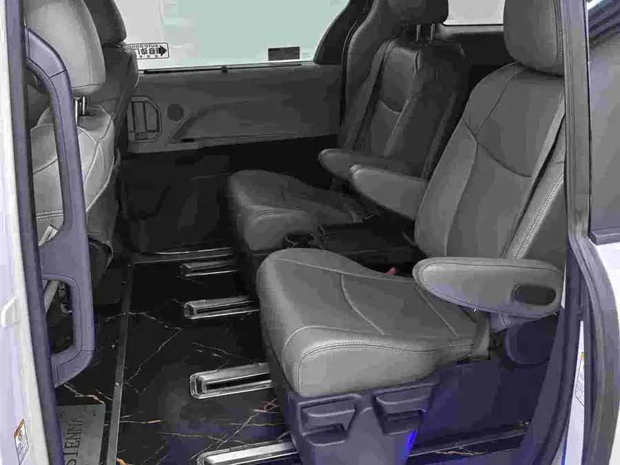 Toyota Sienna SIENNA 2021 2.5L Hybrid Comfort Edition 2022 — миниатюра 5