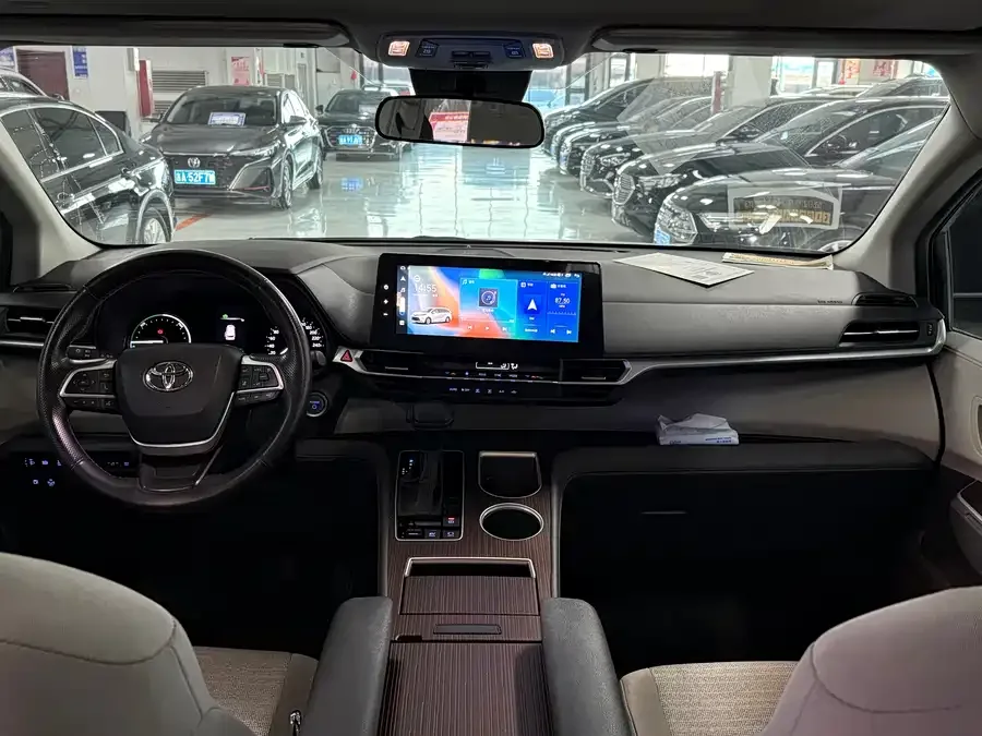 Toyota Sienna SIENNA 2023 2.5L Hybrid Comfort Edition 2023 — миниатюра 3