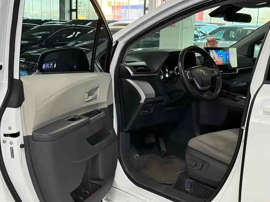Toyota Sienna SIENNA 2023 2.5L Hybrid Comfort Edition 2023 — миниатюра 5