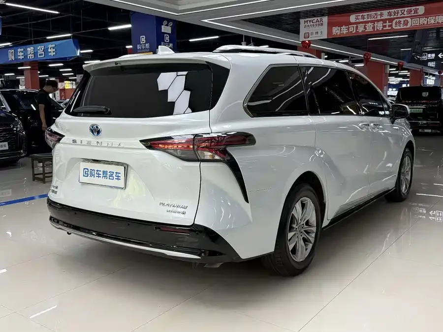 Toyota Sienna SIENNA 2021 2.5L Hybrid Platinum Edition 2022 — миниатюра 2