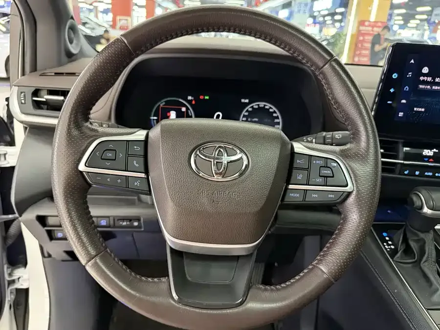 Toyota Sienna SIENNA 2021 2.5L Hybrid Platinum Edition 2022 — миниатюра 4