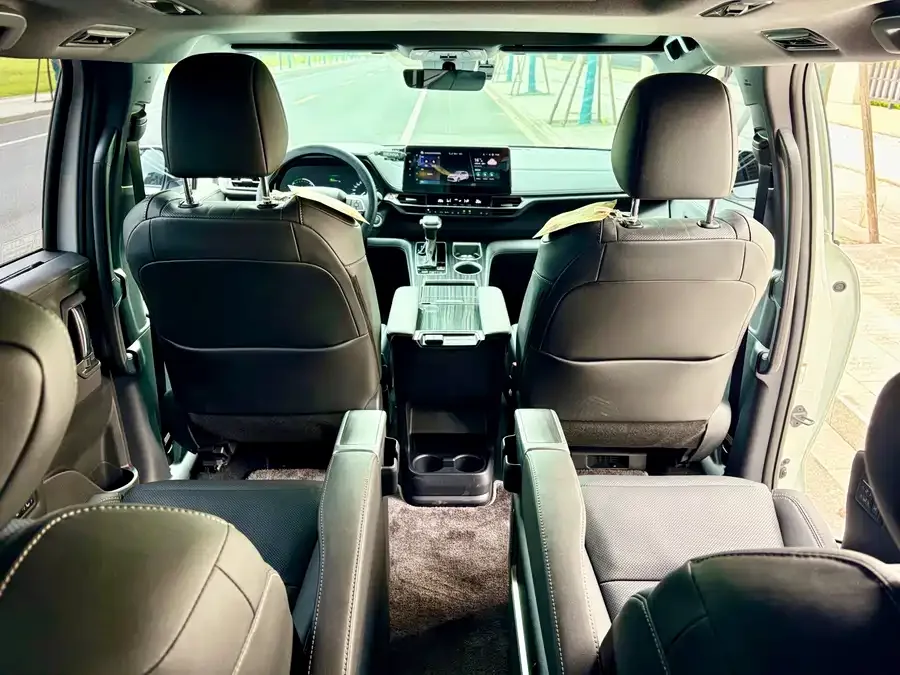 Toyota Sienna SIENNA 2024 2.5L Hybrid Premium Edition 2024 — миниатюра 3