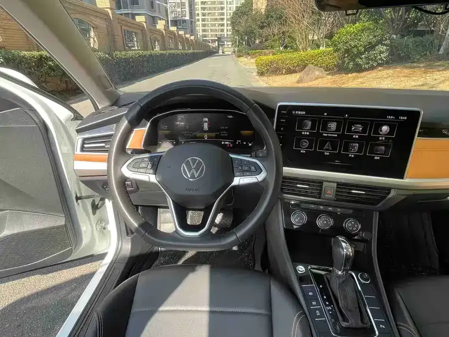 Volkswagen Bora Bora 2023 200TSI DSG Joy Edition 2023 — миниатюра 3