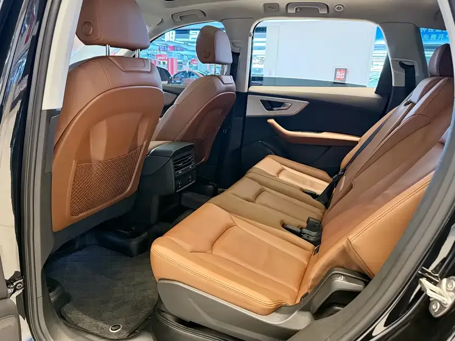 Audi Q7 2023 55 TFSI quattro S line sports model 2024 — миниатюра 3