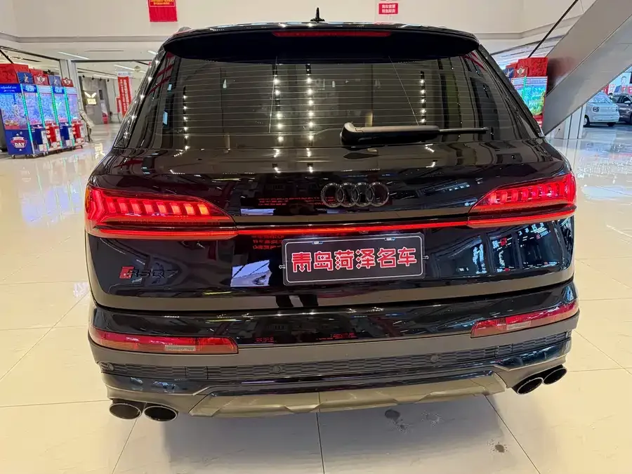 Audi Q7 2023 55 TFSI quattro S line sports model 2024 — миниатюра 4