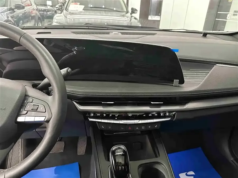 Cadillac XT4 2024 28T 2WD Premium Edition 2026 — миниатюра 3
