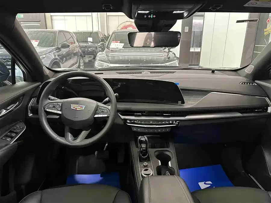 Cadillac XT4 2024 28T 2WD Premium Edition 2026 — миниатюра 4