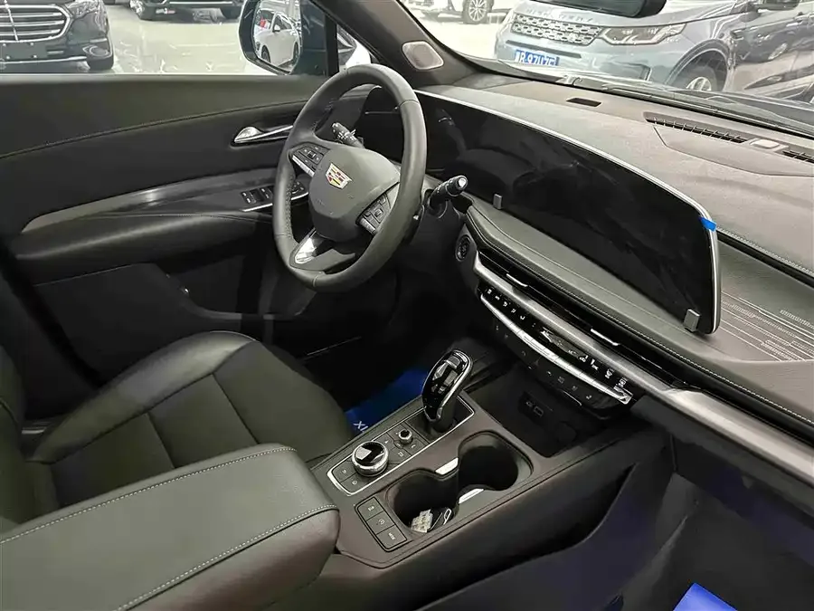 Cadillac XT4 2024 28T 2WD Premium Edition 2026 — миниатюра 5