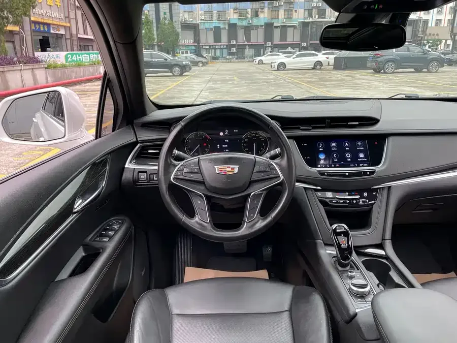 Cadillac XT4 2022 28T two-wheel drive fashion model 2022 — миниатюра 2