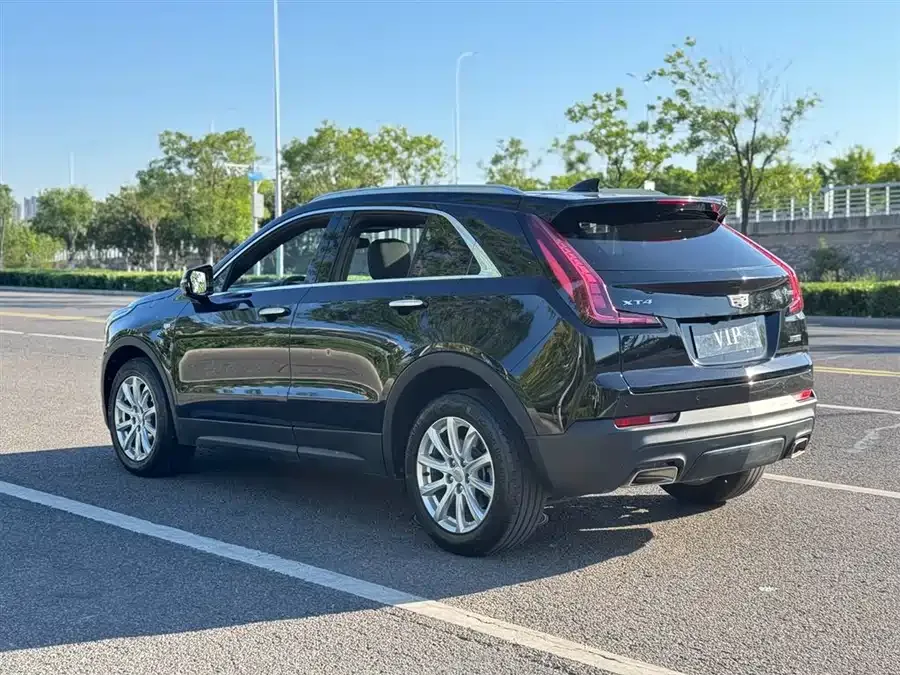 Cadillac XT4 2022 28T two-wheel drive fashion model 2022 — миниатюра 2