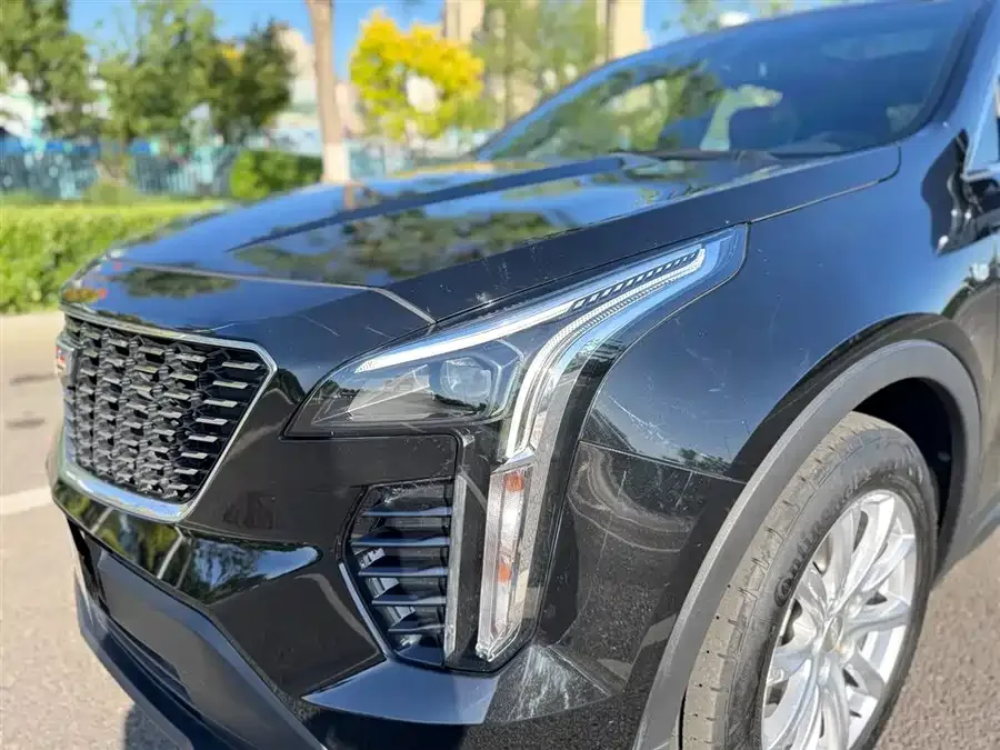 Cadillac XT4 2022 28T two-wheel drive fashion model 2022 — миниатюра 4