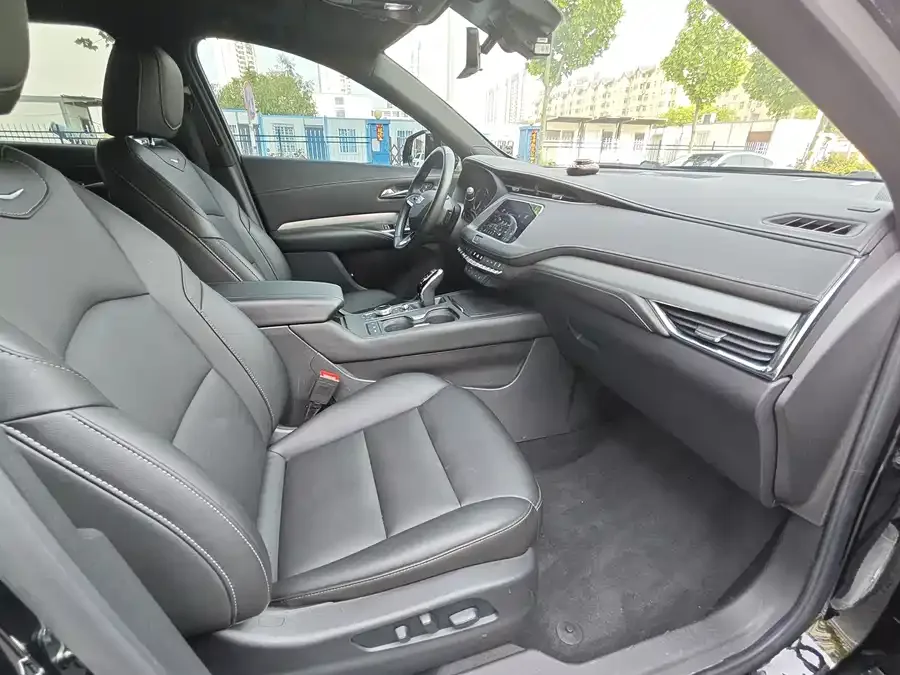 Cadillac XT4 2022 28T two-wheel drive luxury model 2022 — миниатюра 3