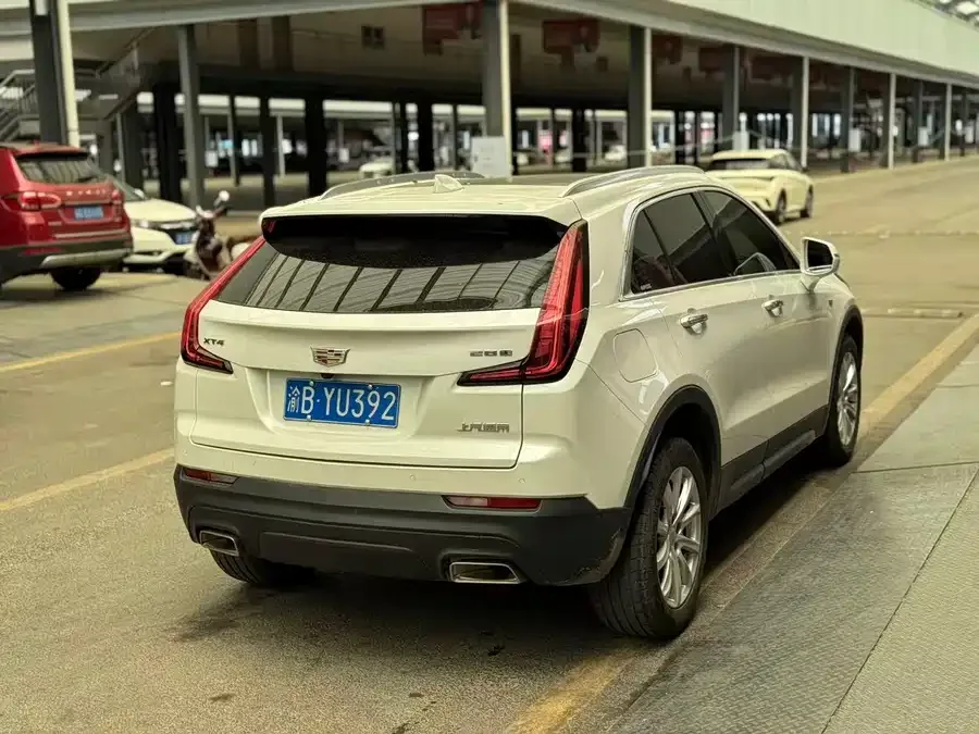 Cadillac XT4 2022 28T two-wheel drive fashion model 2022 — миниатюра 5