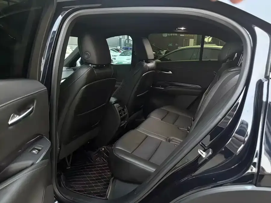 Cadillac XT4 2021 28T two-wheel drive leading model 2022 — миниатюра 2