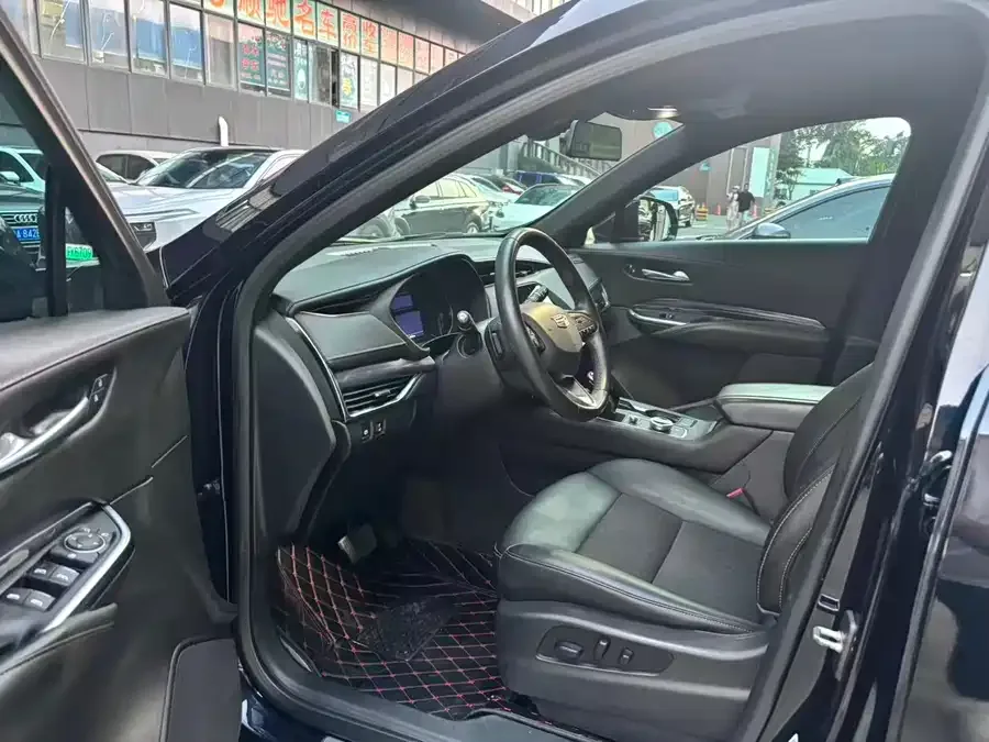 Cadillac XT4 2021 28T two-wheel drive leading model 2022 — миниатюра 4