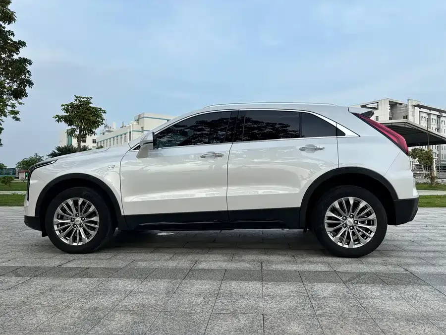 Cadillac XT4 2024 facelift 28T two-wheel drive luxury model 2025 — миниатюра 3