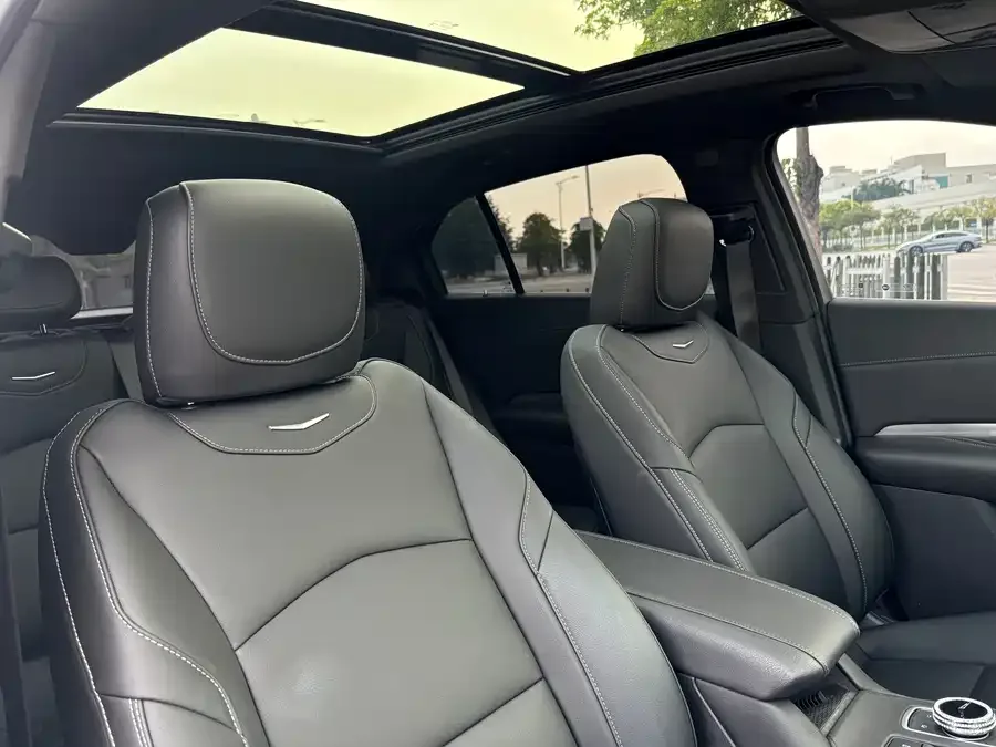Cadillac XT4 2024 facelift 28T two-wheel drive luxury model 2025 — миниатюра 4
